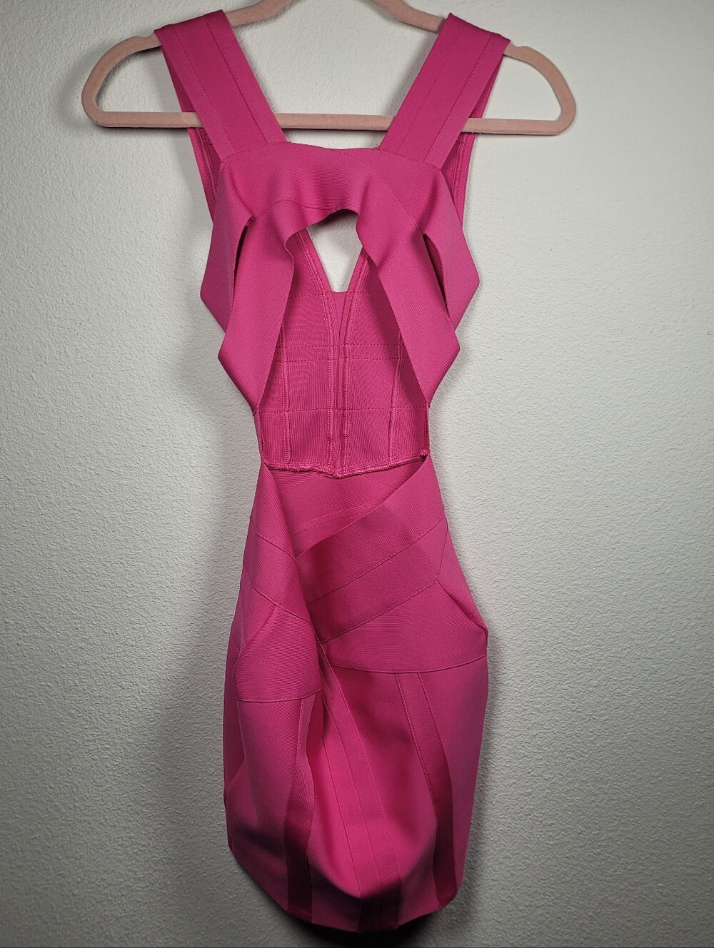 Bella Barnett Hot Pink Cutout Bandage Mini Dress V-Neck Bodycon NWT Size M - Picture 4 of 8